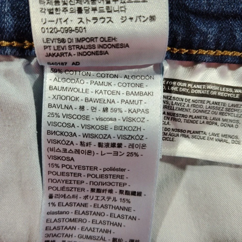 Levis Bermuda Jean Shorts Ladies 32/11 Blue Denim Outdoor Stretch Comfort Garden